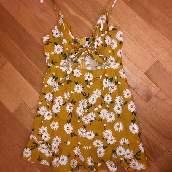 NWOT SHEIN Bow Front Ruffle Hem Floral Dress MED - Picture 5 of 5